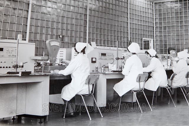 Архівне фото лабораторії